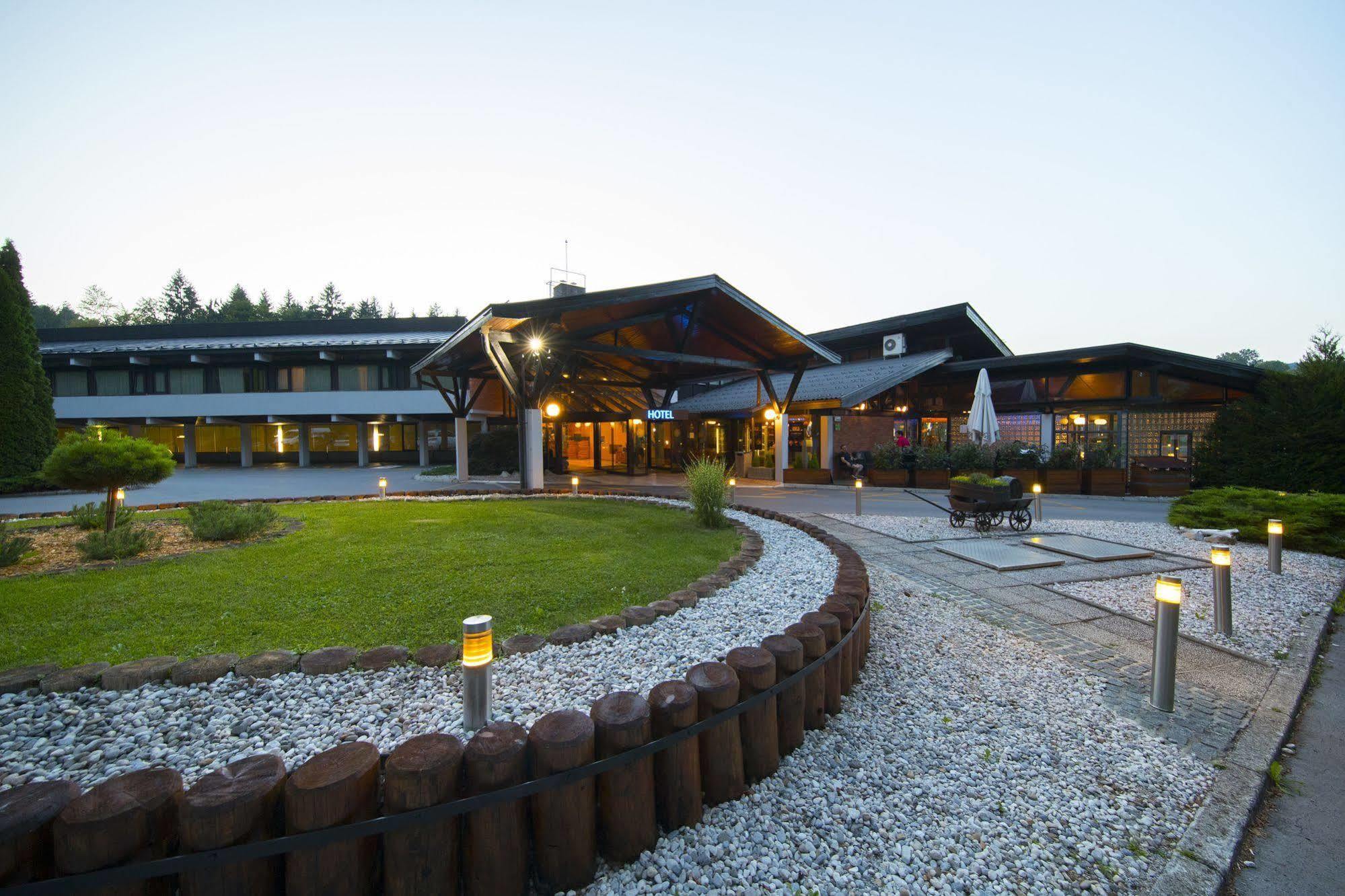 Hotel Grosuplje Zewnętrze zdjęcie